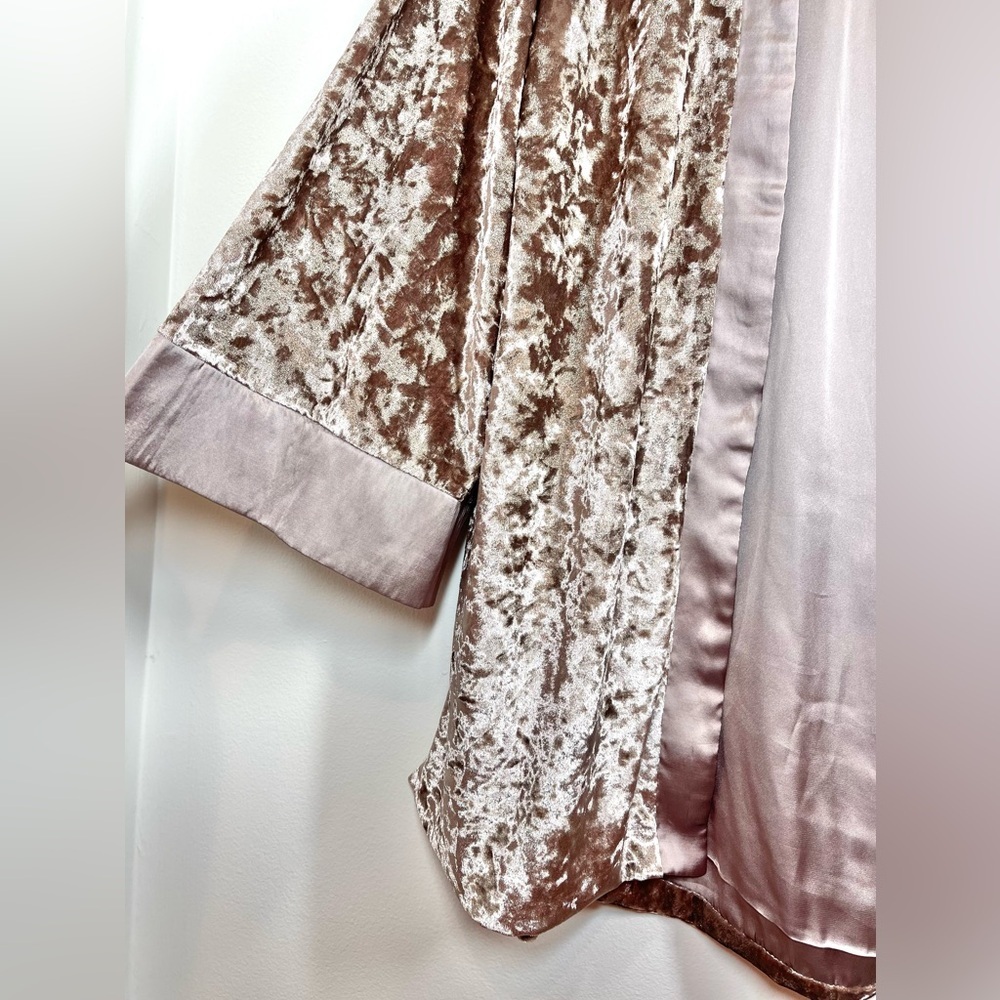 KORI America Women’s Blush Colored Crushed Velvet Kimono Size Small - Picture 3 of 6